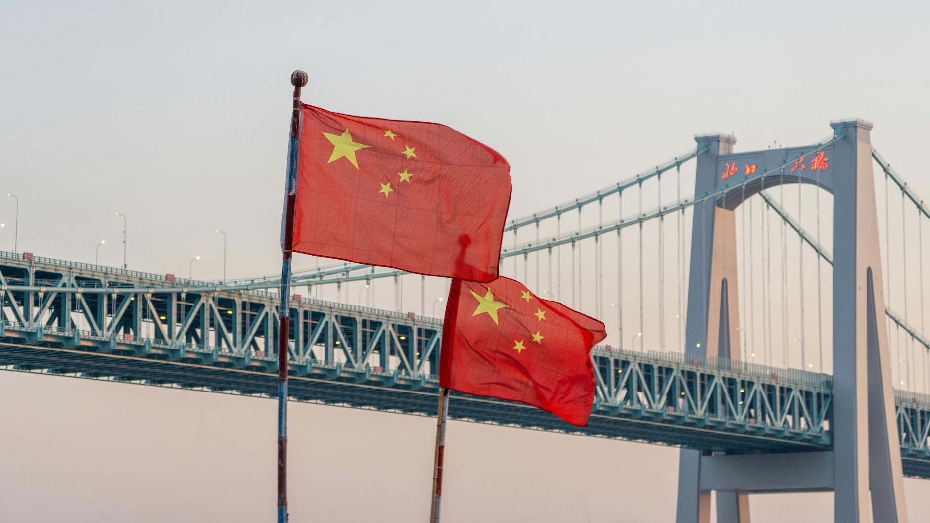 découvrez les dernières avancées de la chine dans sa transition énergétique, un enjeu clé pour un avenir durable. analyse des stratégies mises en place pour réduire les émissions de co2, développer les énergies renouvelables et transformer l'économie nationale.