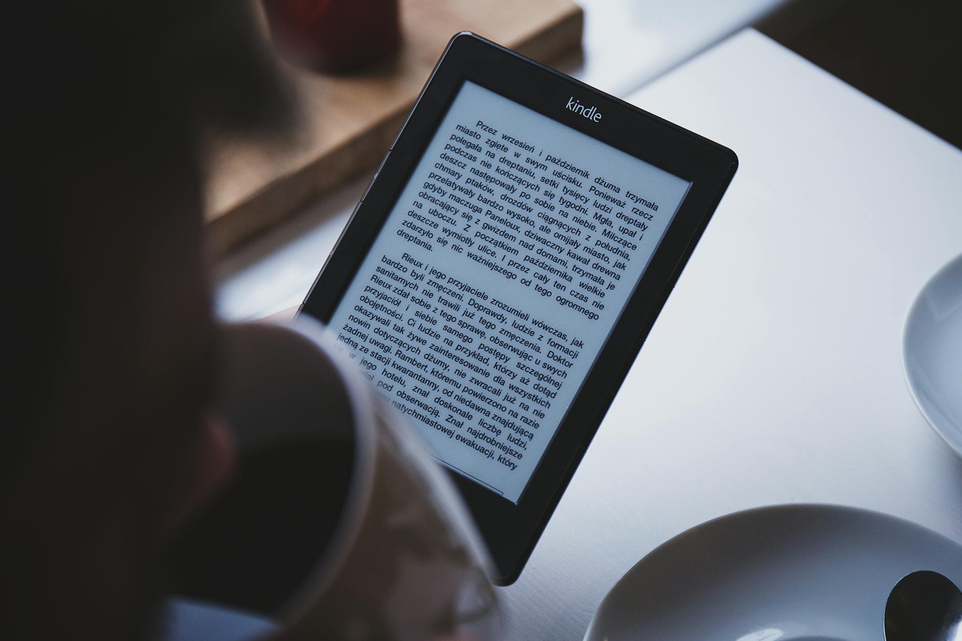 découvrez les dernières mises à jour du kindle oasis qui améliorent votre expérience de lecture. explorez les nouvelles fonctionnalités, optimisations de l'interface et outils de personnalisation pour profiter pleinement de vos livres numériques.