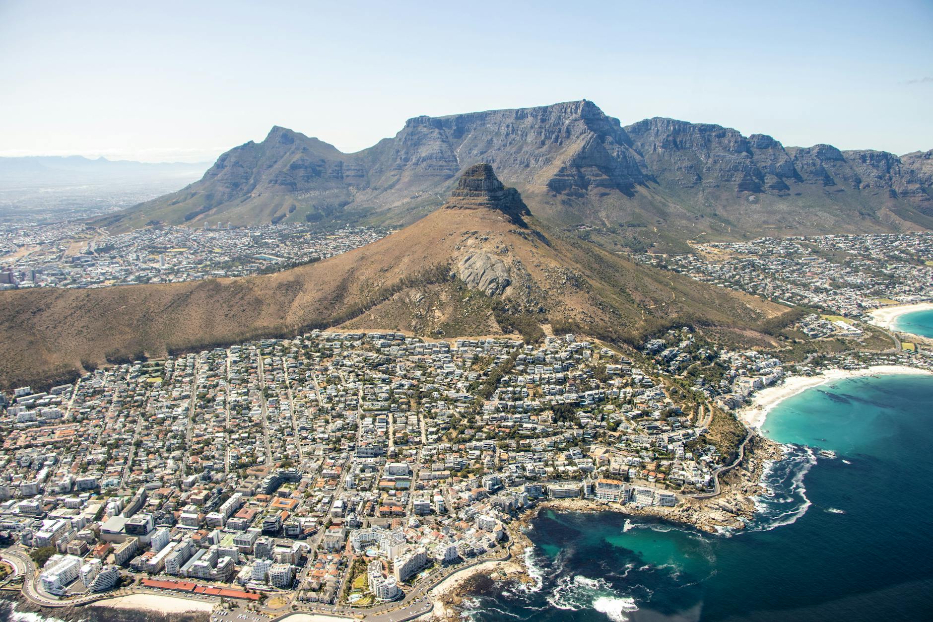 découvrez l'afrique du sud, une destination fascinante alliant paysages spectaculaires, faune majestueuse et culture riche. explorez ses parcs nationaux, ses plages ensoleillées et ses villes vibrantes tout en profitant d'une expérience touristique inoubliable.