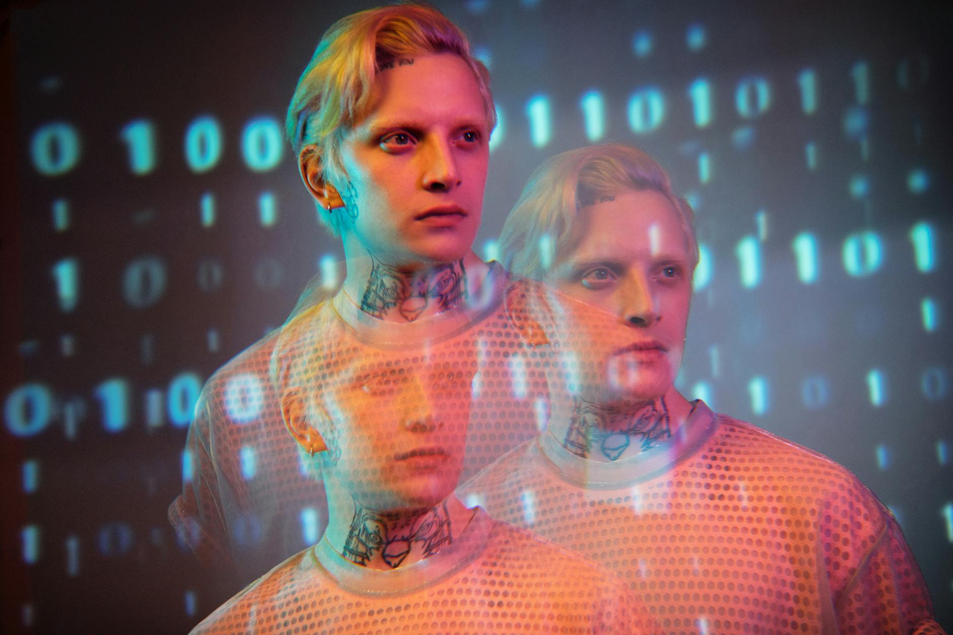 découvrez comment les artistes s'opposent à l'intelligence artificielle dans le monde de la création. explorez les enjeux éthiques, les débats passionnés et les solutions innovantes que les créateurs mettent en avant pour préserver l'authenticité de l'art face aux avancées technologiques.