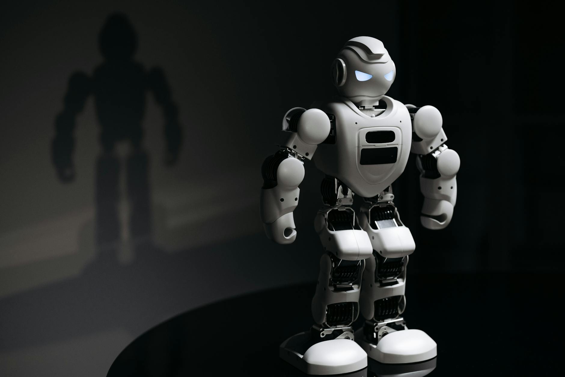 découvrez les mystères du dark web et comment l'intelligence artificielle interagit avec cet univers obscur. explorez les enjeux de la métavers et les implications de la technologie dans le monde caché d'internet.
