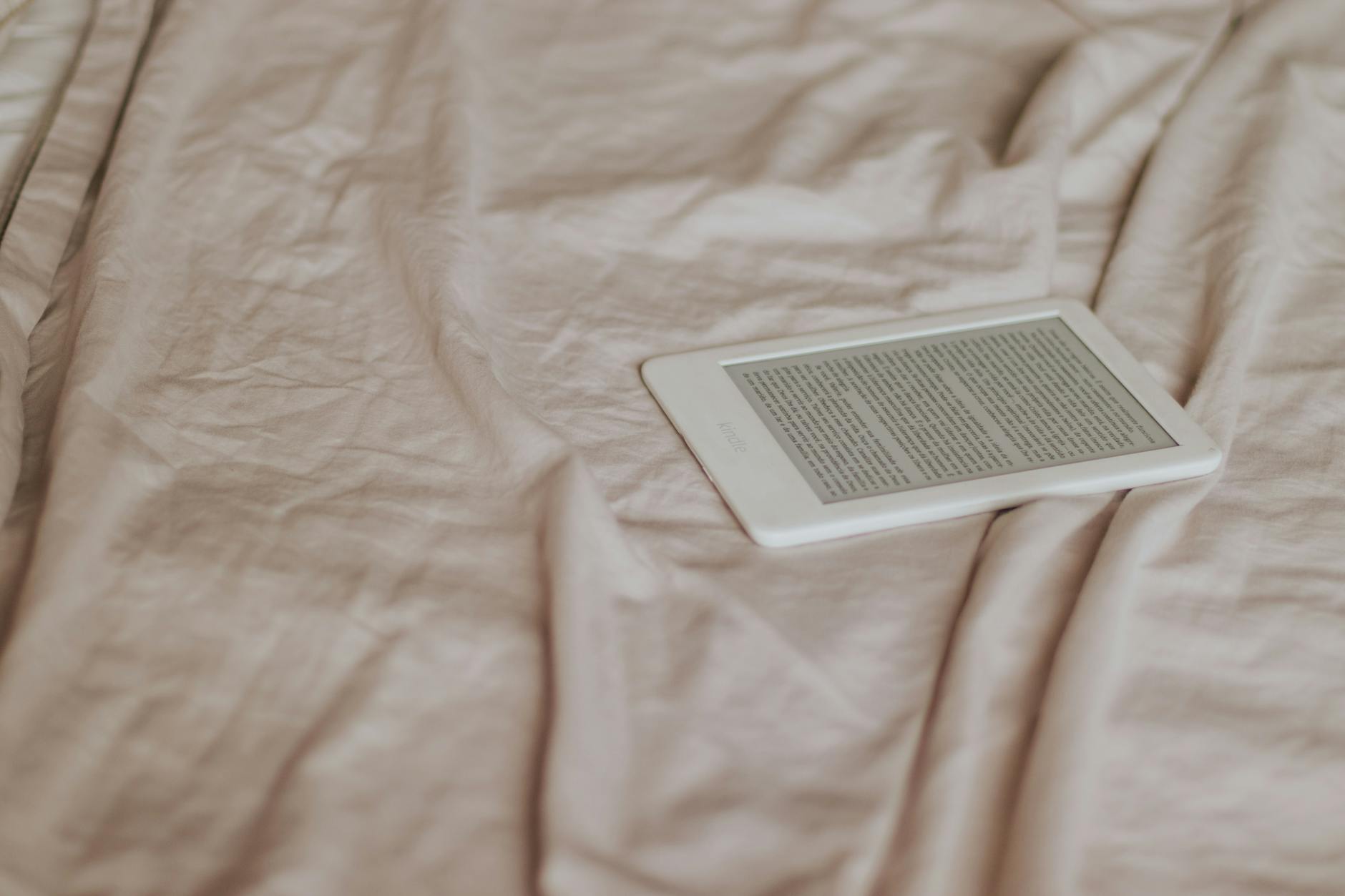 découvrez notre critique approfondie de l'e-reader boox go 7 bw, un modèle android de 7 pouces doté de la technologie e ink. explorez ses fonctionnalités, performances et avantages au travers de notre vidéo détaillée.