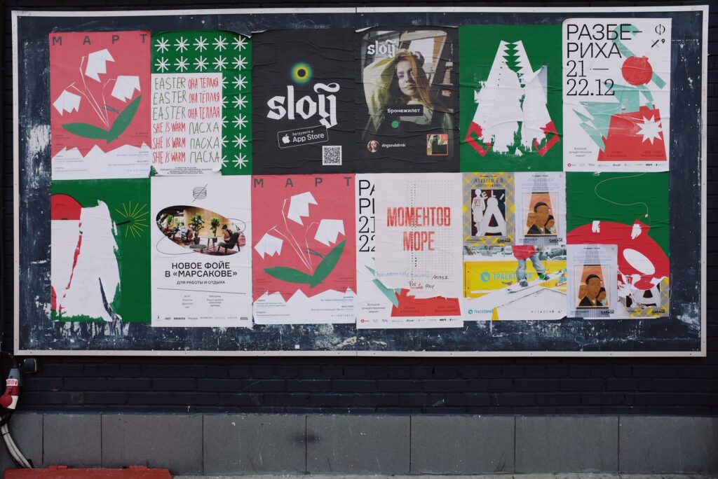 E ink présente ses nouveaux D-Posters équipés de la technologie e-paper Specra 6 de 32 pouces