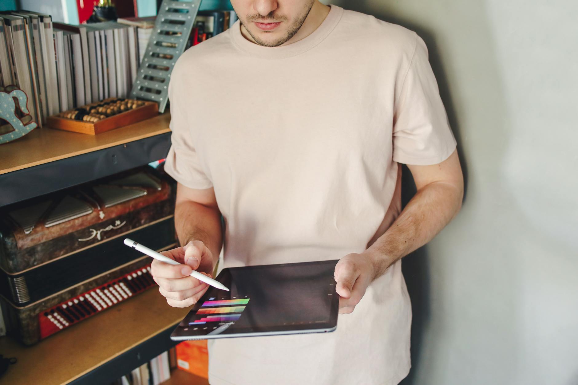 découvrez le carnet numérique onyx boox tab xc en couleur, une innovation qui allie technologie avancée et design moderne. explorez ses fonctionnalités impressionnantes et plongez dans une expérience de prise de notes inédite, alliant confort et créativité.